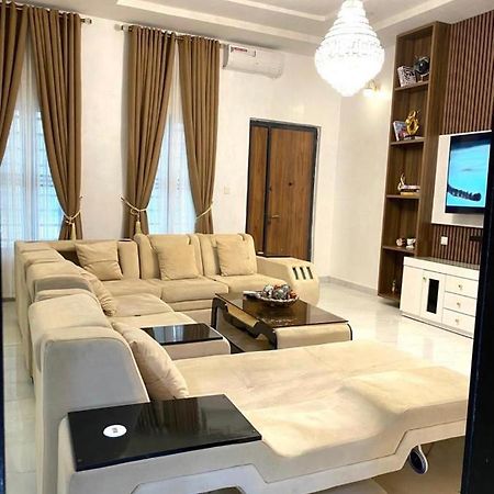 Urban Retreat Luxury Shortlet Apartment Lekki Ajah Lagos With Pool And Gym Екстер'єр фото