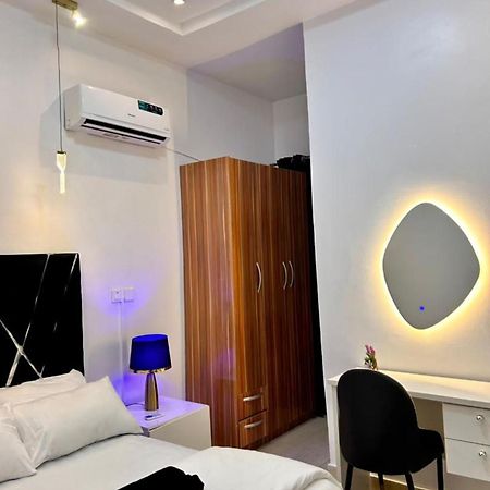 Urban Retreat Luxury Shortlet Apartment Lekki Ajah Lagos With Pool And Gym Екстер'єр фото
