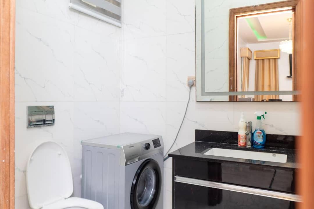 Urban Retreat Luxury Shortlet Apartment Lekki Ajah Lagos With Pool And Gym Екстер'єр фото