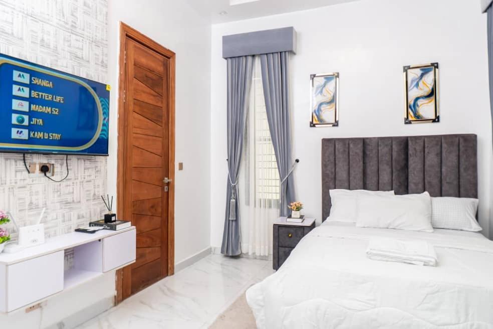 Urban Retreat Luxury Shortlet Apartment Lekki Ajah Lagos With Pool And Gym Екстер'єр фото