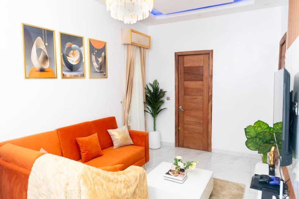Urban Retreat Luxury Shortlet Apartment Lekki Ajah Lagos With Pool And Gym Екстер'єр фото