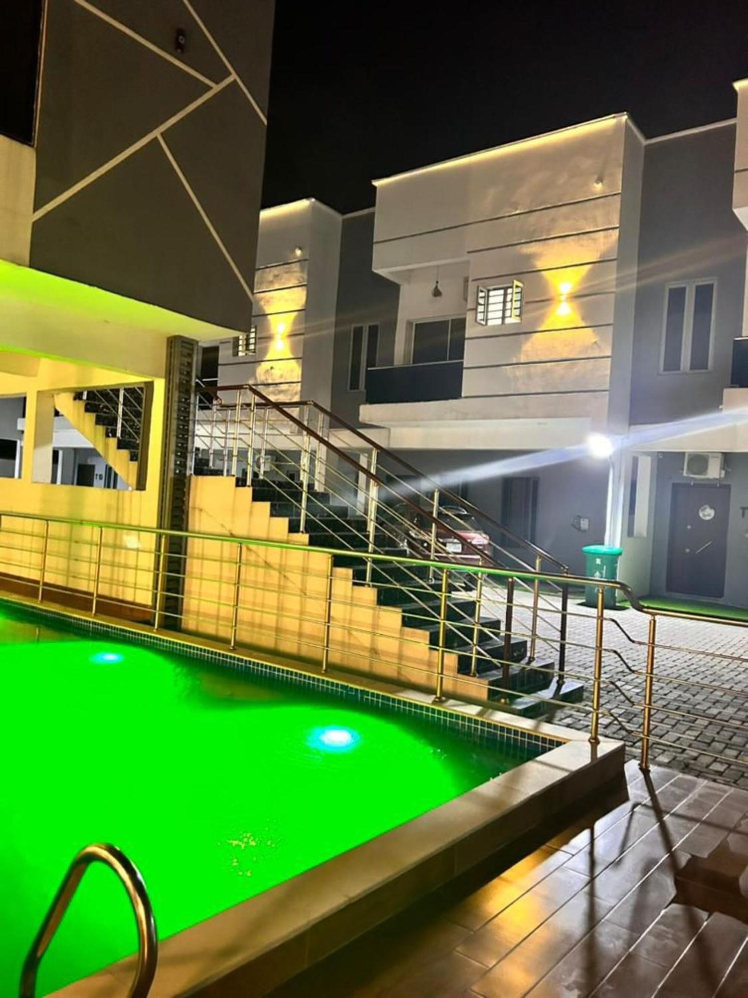 Urban Retreat Luxury Shortlet Apartment Lekki Ajah Lagos With Pool And Gym Екстер'єр фото